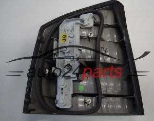 LAMPA TYLNA PRAWA OPEL VECTRA C SEDAN