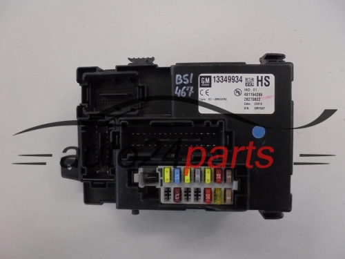 SKRZYNKA ELEKTRYCZNA PRZEKAŻNIKÓW I BEZPIECZNIKÓW MODUŁ NADWOZIA CENTRALKA KOMFORTU BSI OPEL CORSA D 13349934 HS, 401154265, 28270822