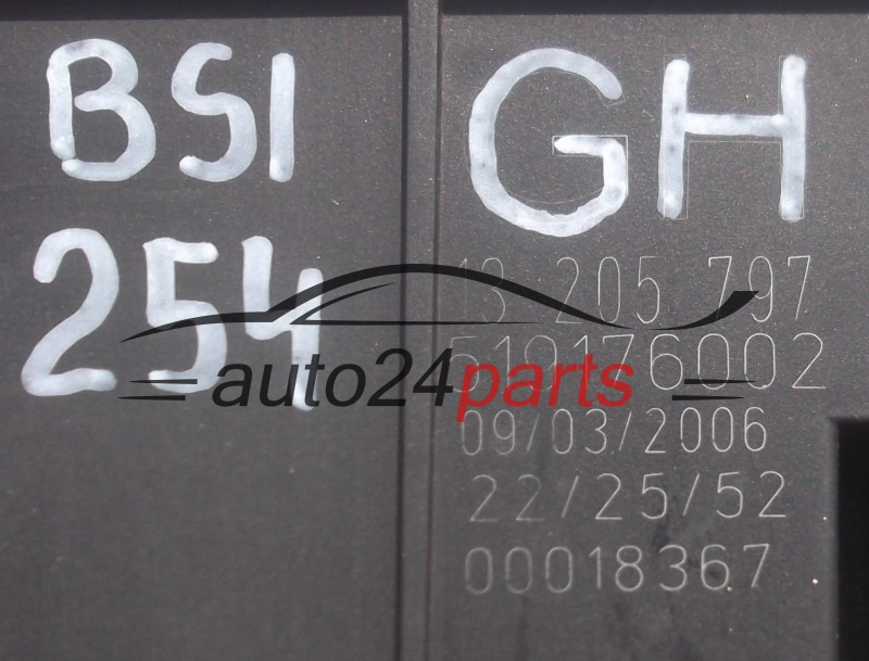 SKRZYNKA ELEKTRYCZNA PRZEKAZNIKOW I BEZPIECZNIKOW MODUŁ NADWOZIA CENTRALKA KOMFORTU BSI OPEL VECTRA C SIGNUM GM 13 205 797 GH, 13205797 GH, 519176002