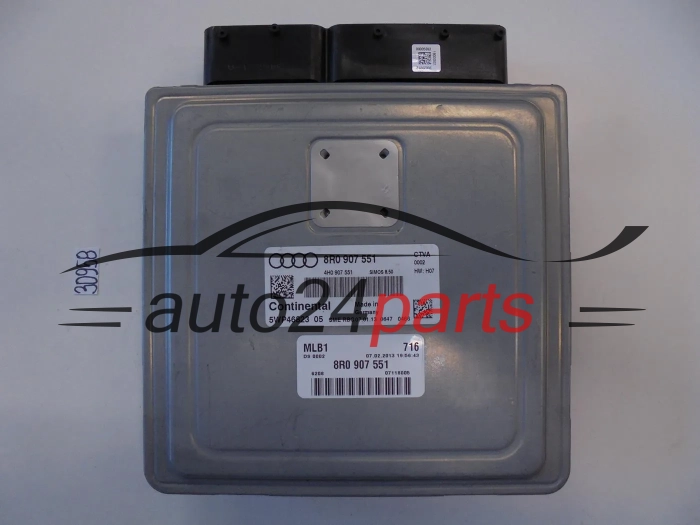 CALCULATEUR MOTEUR  AUDI 8R0907551 5WP46823 05
