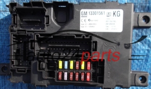 FUSE RELAY BOX ELECTRICAL COMFORT CONTROL MODULE BODY OPEL CHEVROLET HOLDEN VAUXHALL CORSA D 13301561 KG 401154265 28149369