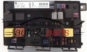 SKRZYNKA ELEKTRYCZNA PRZEKAŹNIKÓW I BEZPIECZNIKÓW MODUŁ NADWOZIA CENTRALKA KOMFORTU BSI OPEL GM 13 145 037 BP HELLA 5DK 008 668-25