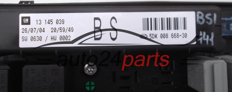 SKRZYNKA ELEKTRYCZNA PRZEKAŻNIKÓW I BEZPIECZNIKÓW MODUŁ NADWOZIA CENTRALKA KOMFORTU BSI PRZEDNIA OPEL ASTRA H ZAFIRA B 13145039 BS
