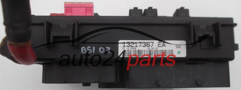 SKRZYNKA ELEKTRYCZNA PRZEKAŻNIKÓW I BEZPIECZNIKÓW MODUŁ NADWOZIA CENTRALKA KOMFORTU BSI PRZEDNIA OPEL CORSA D 2006-, 13217387 EA