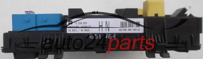 BOITE ELECTRIQUE A RELAIS ET FUSIBLE OPEL ASTRA H ZAFIRA B GM 13 220 829 HN
